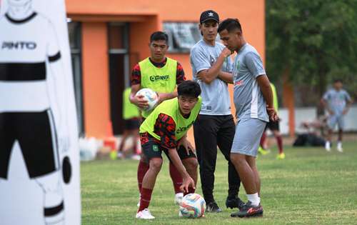 Tim Sepakbola Riau menggelar latihan menjelang laga perdananya di PON XXI Aceh-Sumut 2024 melawan Papua.(foto: istimewa)